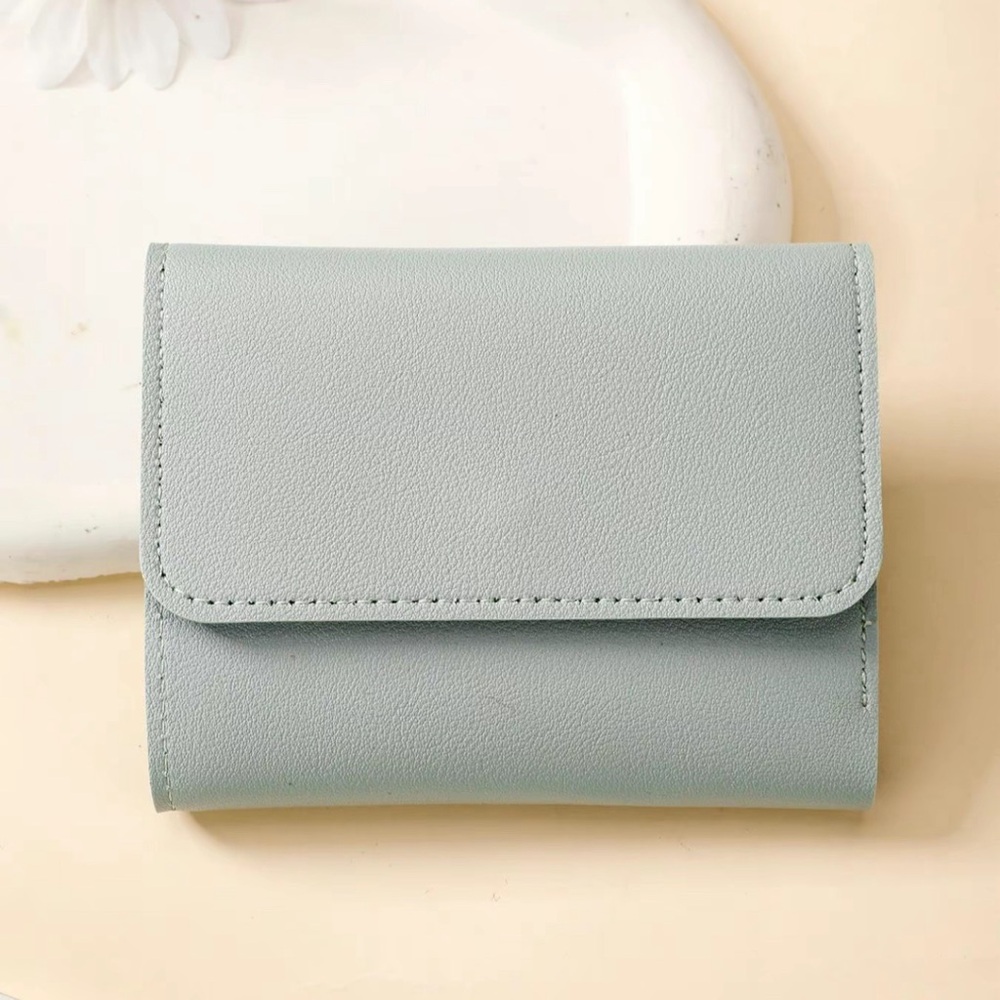 bought this wallet off tik tok shop, forgot i even had it Lol, used maybe 1 once